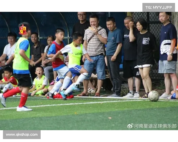 足球球员试训技巧与注意事项解析 助力新秀顺利迈向职业赛场 足球球员试训技巧与注意事项解析 助力新秀顺利迈向职业赛场